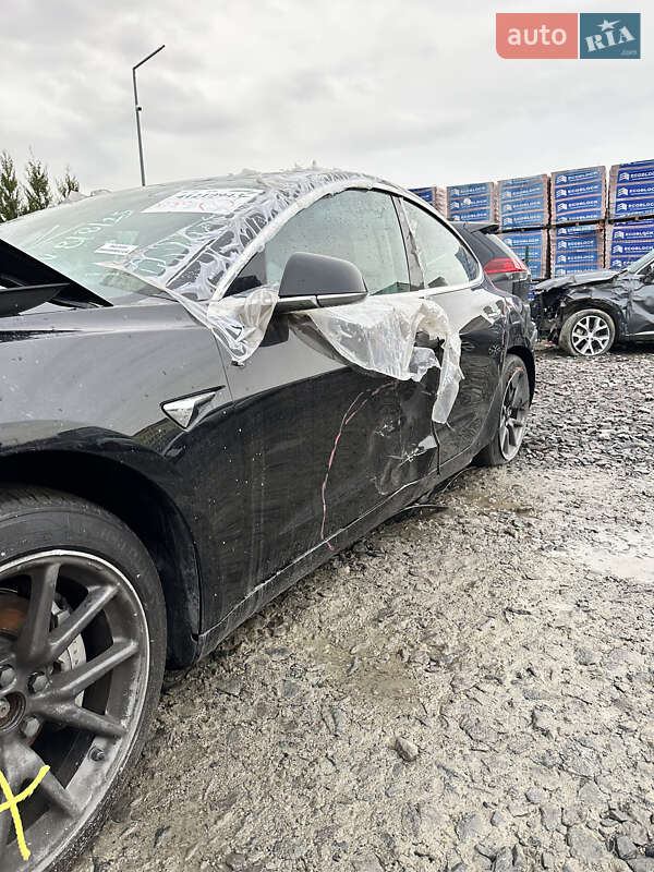 Седан Tesla Model 3 2019 в Львові