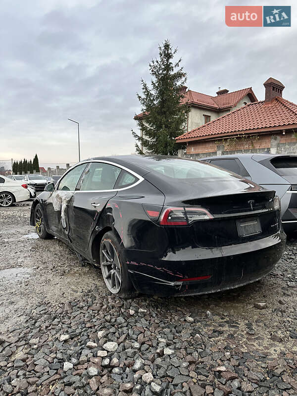 Седан Tesla Model 3 2019 в Львові