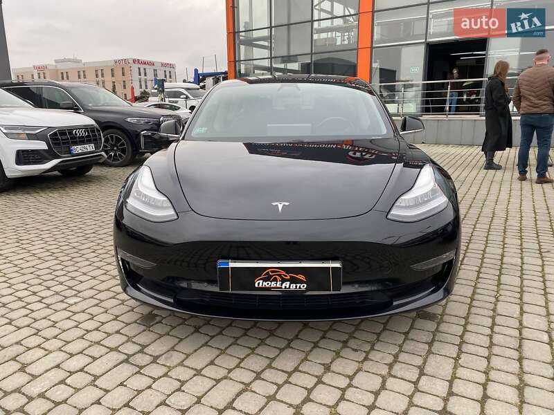 Седан Tesla Model 3 2018 в Львові