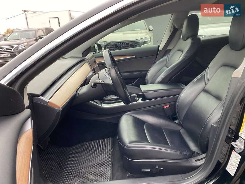 Седан Tesla Model 3 2018 в Львові