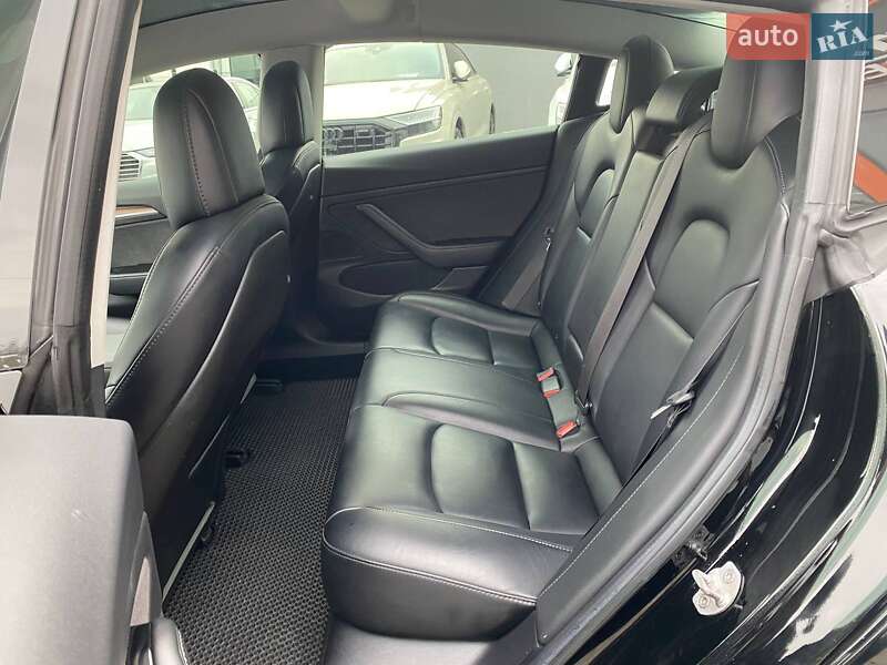 Седан Tesla Model 3 2018 в Львові