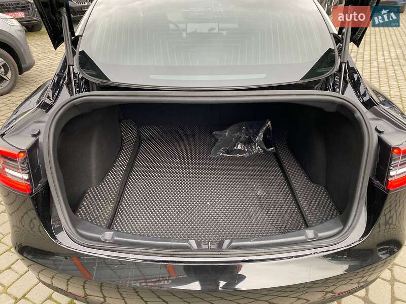 Седан Tesla Model 3 2018 в Львові