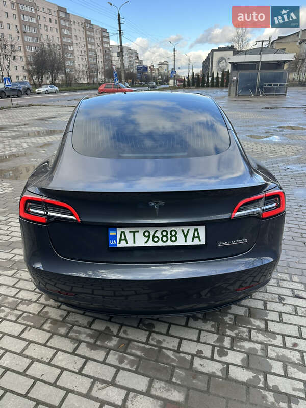 Седан Tesla Model 3 2020 в Івано-Франківську