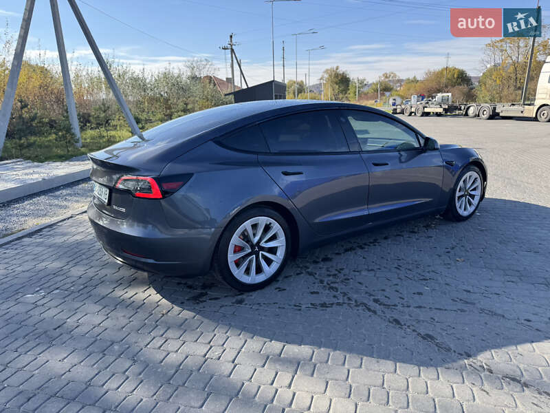 Седан Tesla Model 3 2021 в Львові
