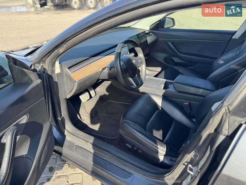 Седан Tesla Model 3 2021 в Львові