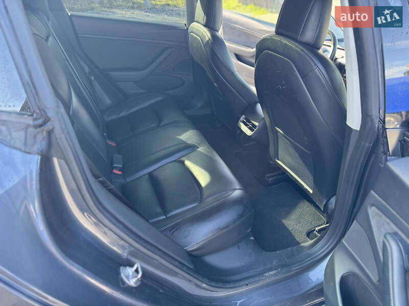 Седан Tesla Model 3 2021 в Львові