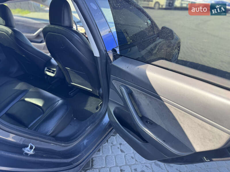 Седан Tesla Model 3 2021 в Львові