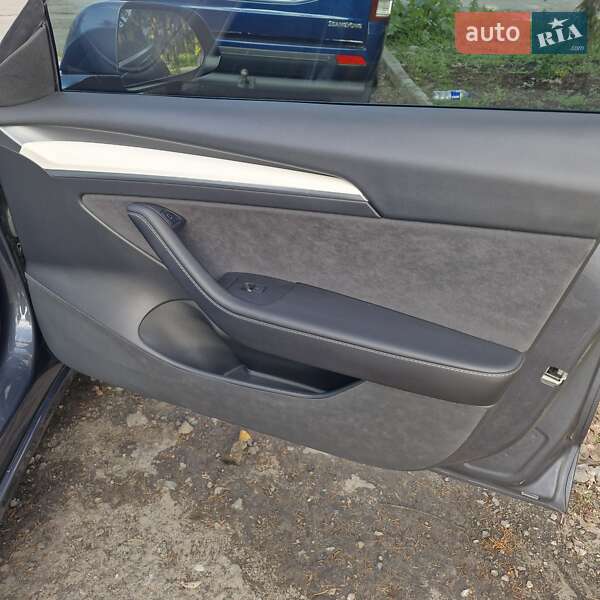 Седан Tesla Model 3 2022 в Кривому Розі