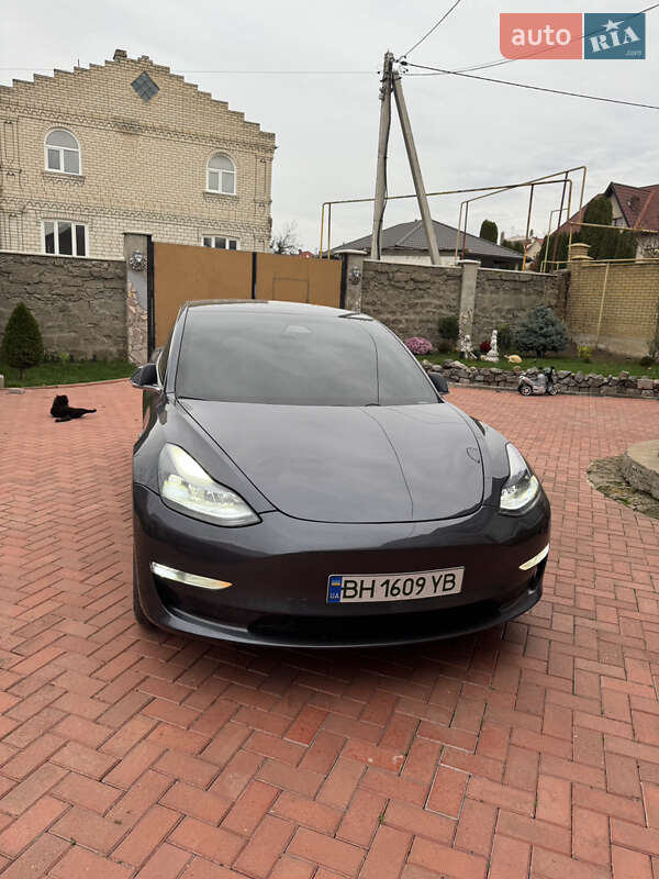 Седан Tesla Model 3 2019 в Одесі