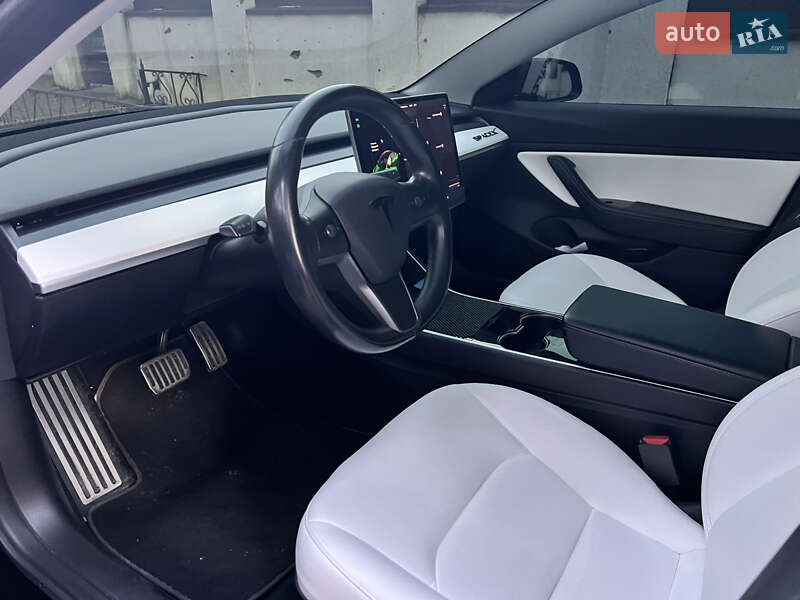Седан Tesla Model 3 2018 в Ірпені