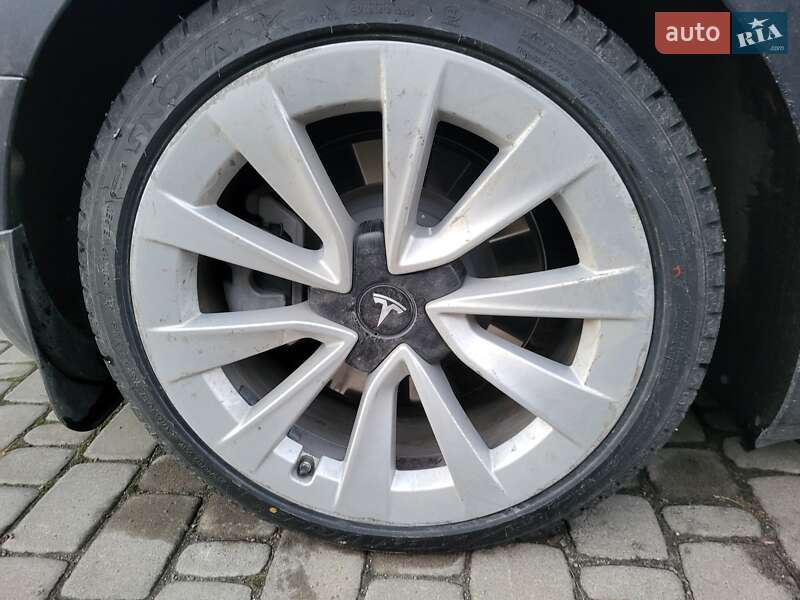 Седан Tesla Model 3 2020 в Львове