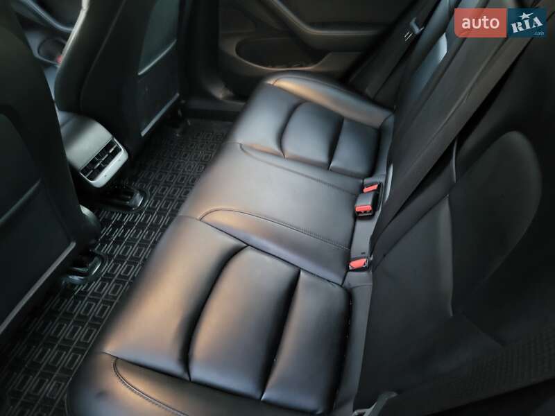 Седан Tesla Model 3 2020 в Львове