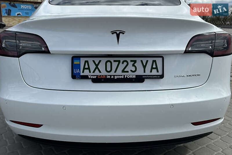 Седан Tesla Model 3 2021 в Киеве