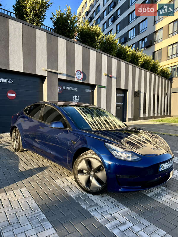 Седан Tesla Model 3 2019 в Львові