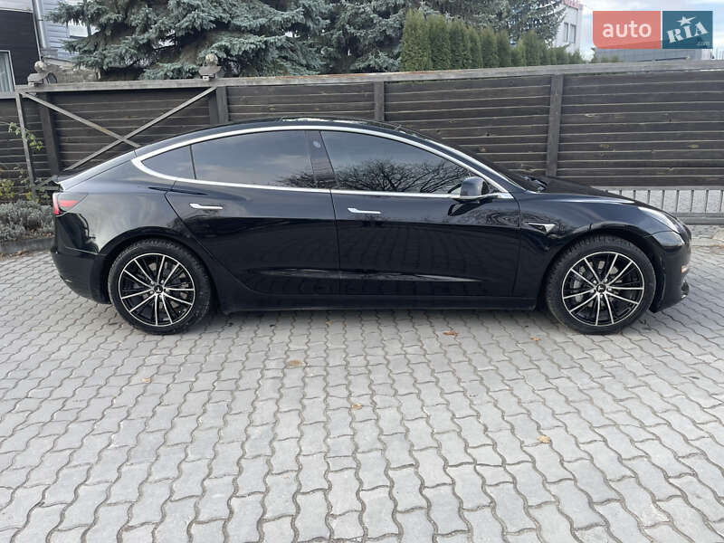 Седан Tesla Model 3 2019 в Тернополе