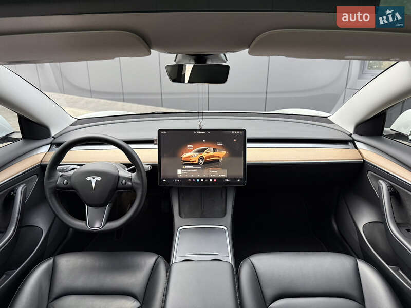 Седан Tesla Model 3 2022 в Кривом Роге