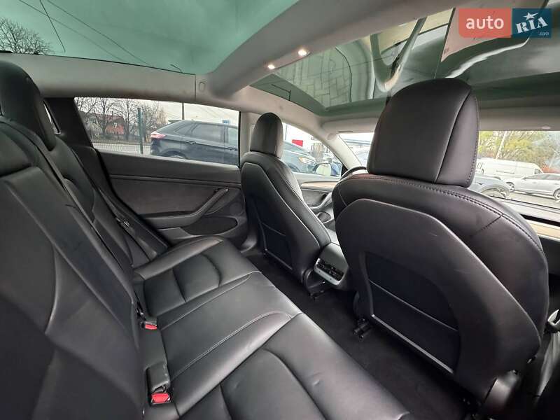 Седан Tesla Model 3 2022 в Луцке