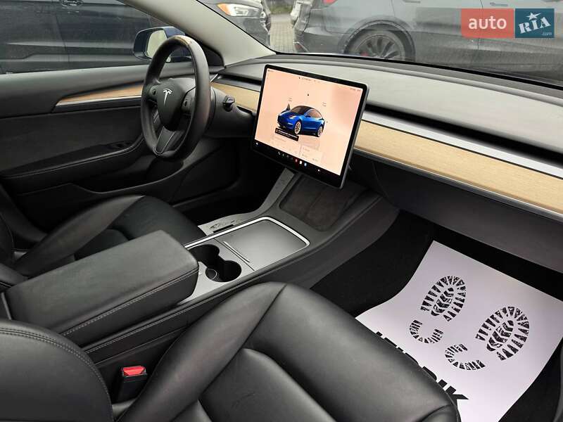 Седан Tesla Model 3 2022 в Луцке