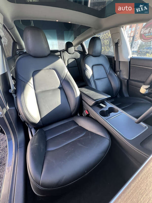 Седан Tesla Model 3 2021 в Луцьку
