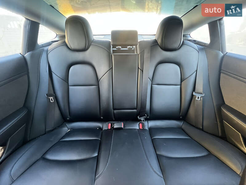 Седан Tesla Model 3 2022 в Луцьку