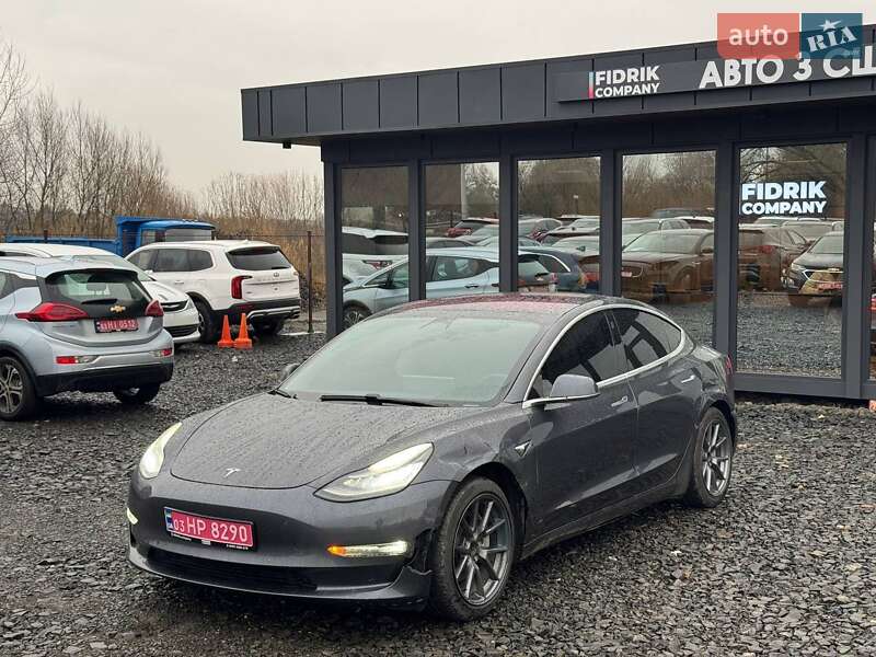 Седан Tesla Model 3 2018 в Луцьку
