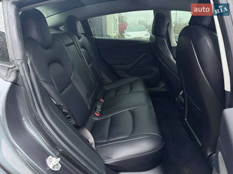 Седан Tesla Model 3 2018 в Луцьку