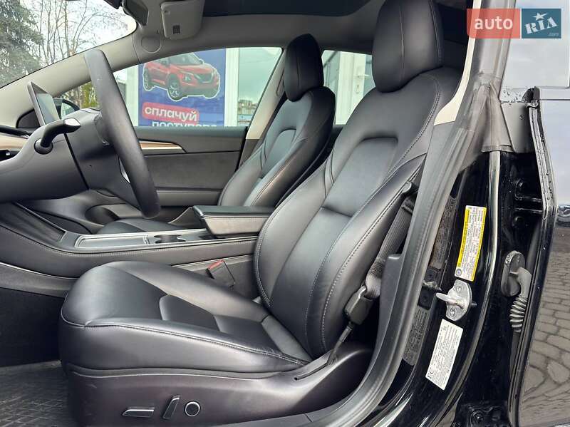 Седан Tesla Model 3 2022 в Львові