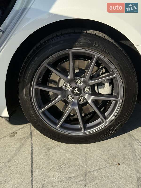 Седан Tesla Model 3 2022 в Киеве фото 22 Седан Tesla Model 3 2022 в Киеве