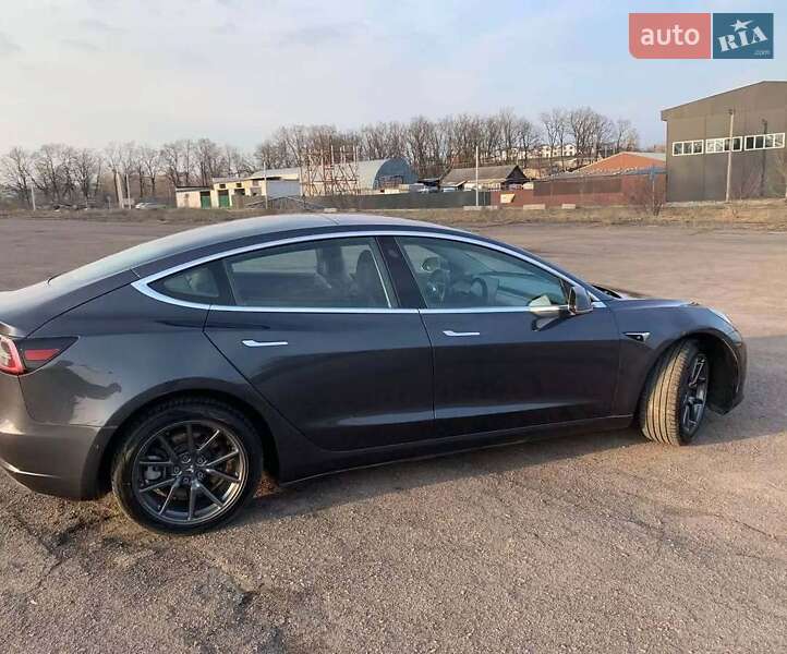 Седан Tesla Model 3 2018 в Львові