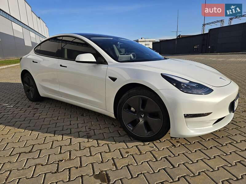 Седан Tesla Model 3 2023 в Ивано-Франковске