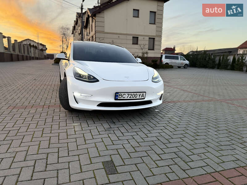 Седан Tesla Model 3 2021 в Золочеве