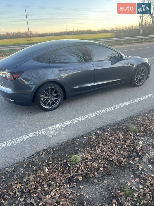 Седан Tesla Model 3 2022 в Черкасах