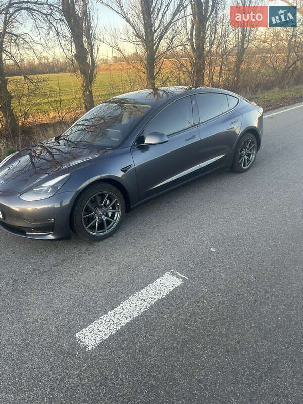 Седан Tesla Model 3 2022 в Черкасах