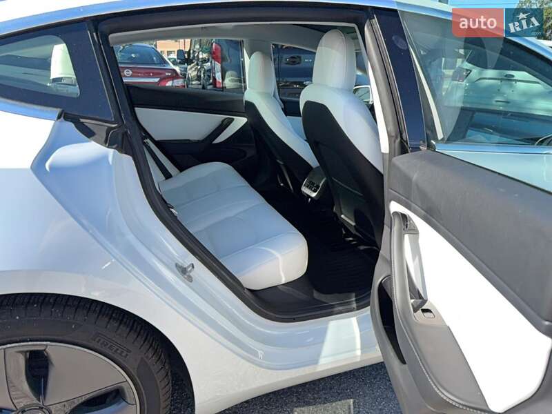 Седан Tesla Model 3 2019 в Днепре