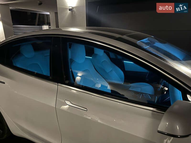 Седан Tesla Model 3 2020 в Ивано-Франковске