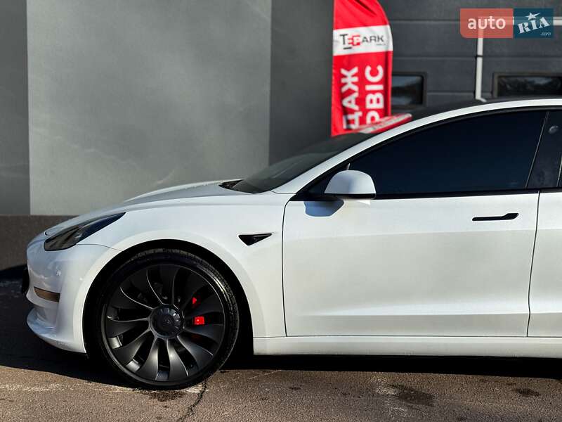 Седан Tesla Model 3 2023 в Києві