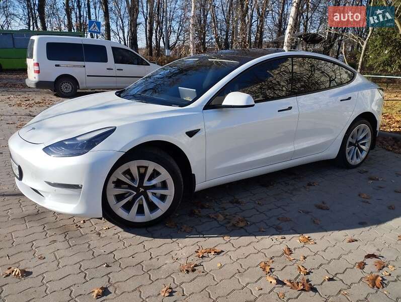 Седан Tesla Model 3 2021 в Львові