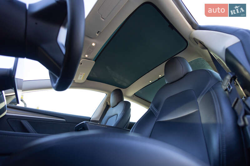 Седан Tesla Model 3 2021 в Львові