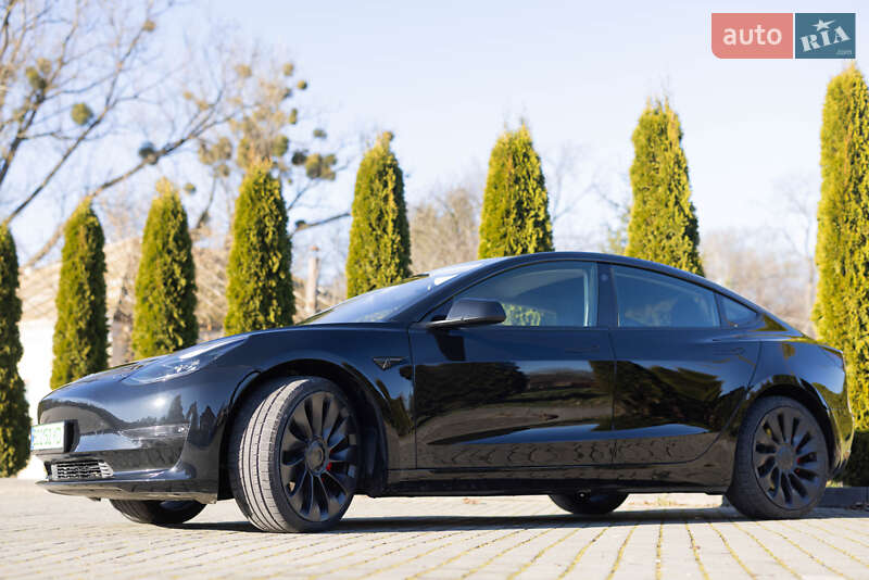 Седан Tesla Model 3 2021 в Львові
