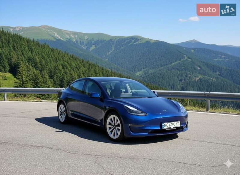 Седан Tesla Model 3 2022 в Львове