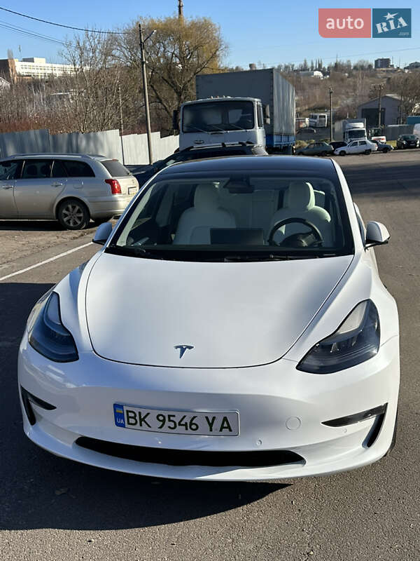Tesla Model 3 2022