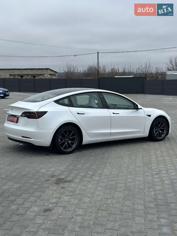 Седан Tesla Model 3 2021 в Дубно