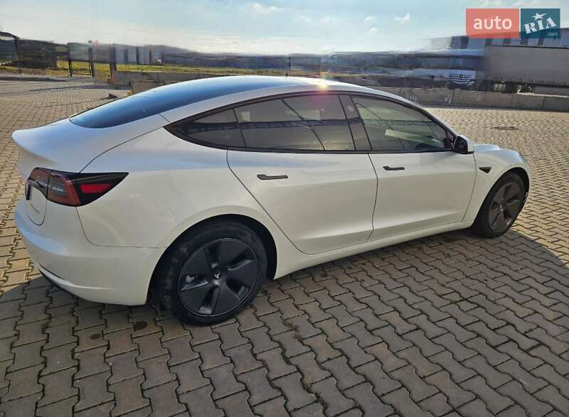 Седан Tesla Model 3 2023 в Івано-Франківську