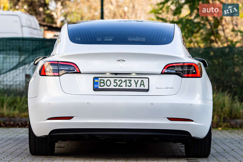 Седан Tesla Model 3 2019 в Львові