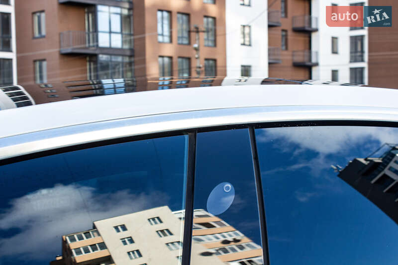 Седан Tesla Model 3 2019 в Львові