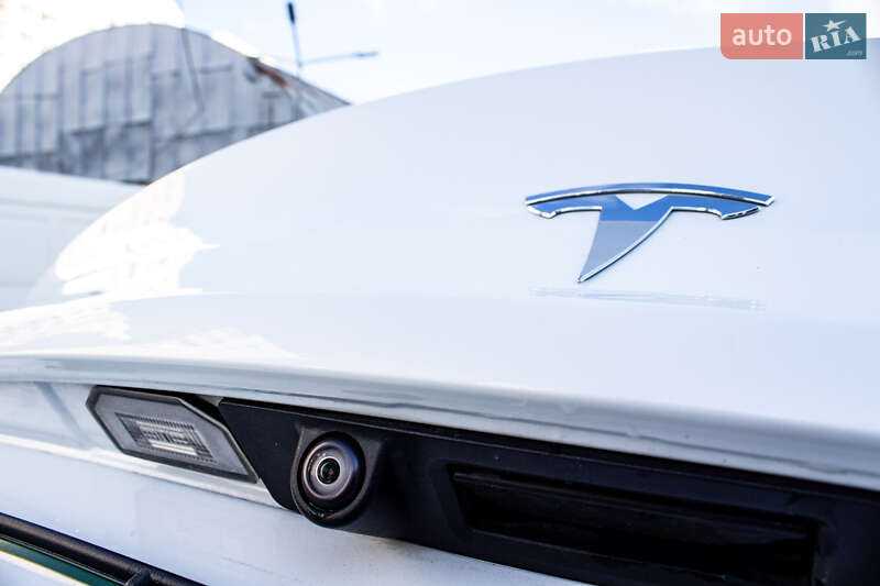 Седан Tesla Model 3 2019 в Львові