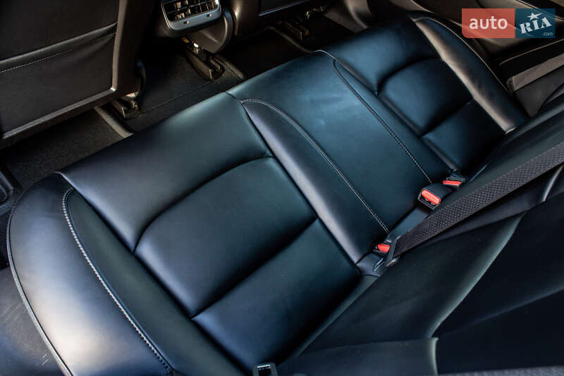 Седан Tesla Model 3 2019 в Львові