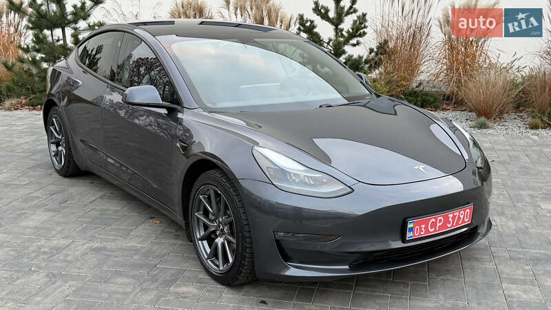 Седан Tesla Model 3 2021 в Луцьку