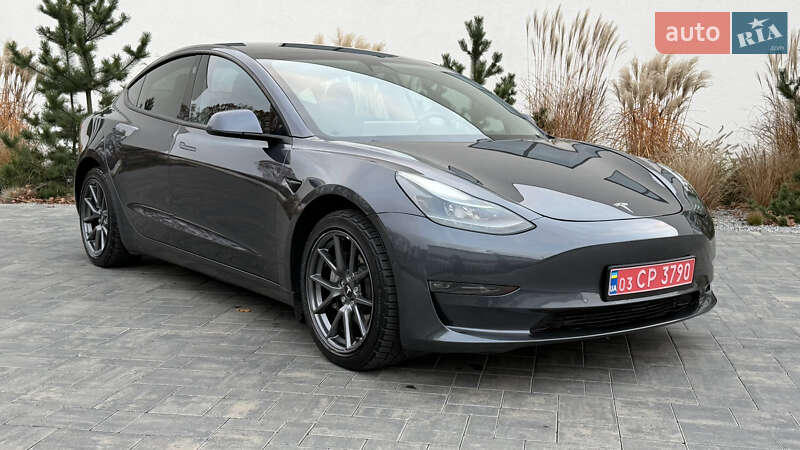 Седан Tesla Model 3 2021 в Луцьку