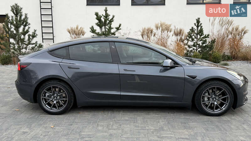 Седан Tesla Model 3 2021 в Луцьку